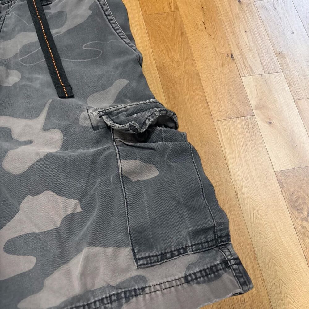 Urban Pipeline Up Grey Camo Cargo Shorts Mens 33 Y2K Skater Baggy Utility - Picture 3 of 7